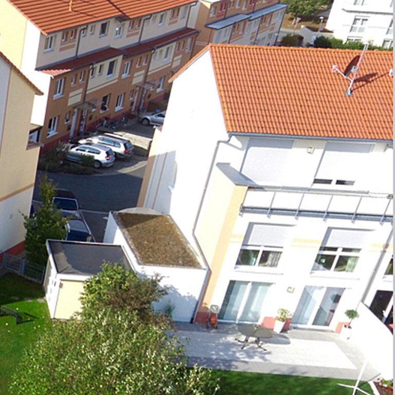 Altes Haus verkaufen in Langenzenn: Wohnhäuser mit Gärten aus der Luft