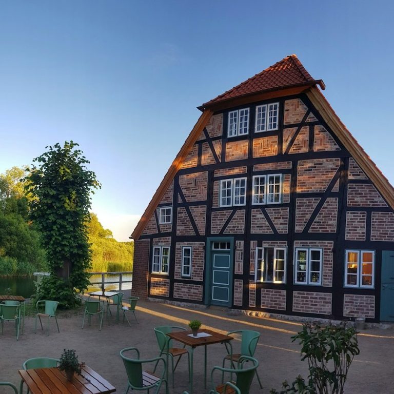 Bester Immobilienmakler Schwabach: Fachwerkhaus an einem Platz in der Altstadt