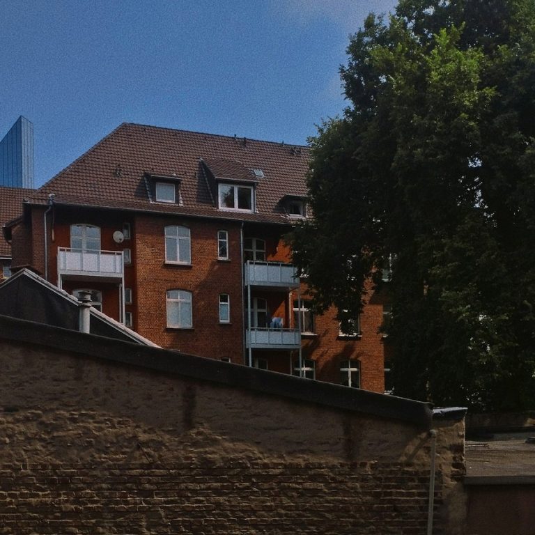 Erfahrener Immobilienmakler Herzogenaurach: Mehrfamilienhaus mit Balkonen
