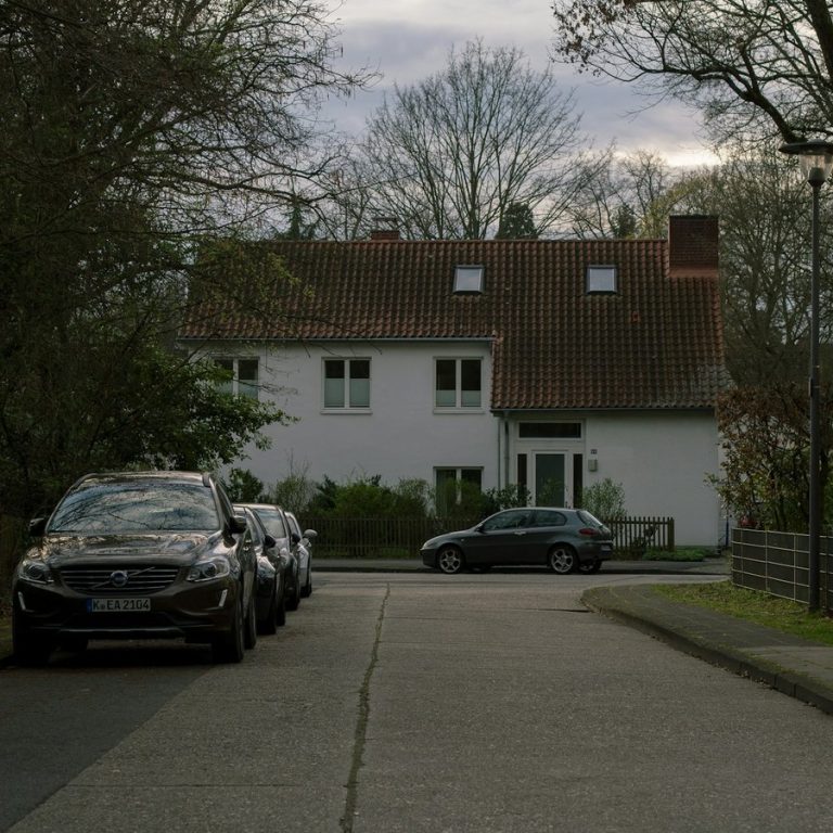 Haus verkaufen Obermichelbach: ruhige Wohnstraße mit Einfamilienhaus
