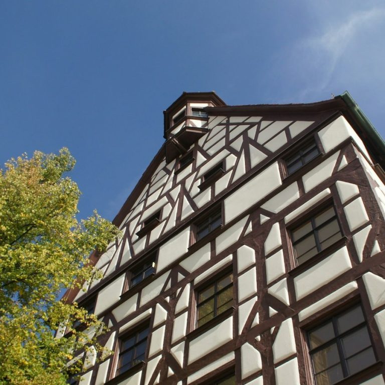 Immobilie schnell verkaufen Dietenhofen: Mehrfamilienhaus mit Fachwerkfassade
