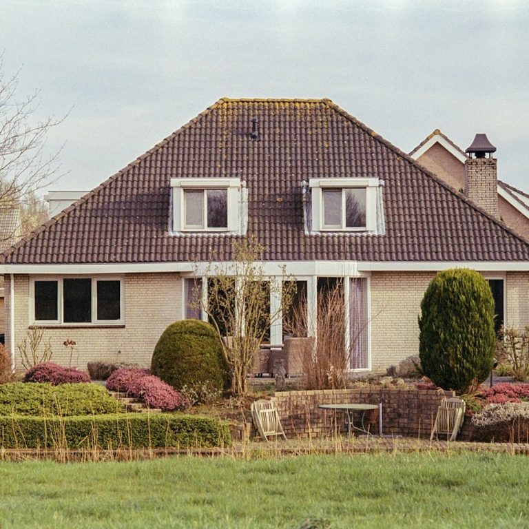 Immobilienbewertung Puschendorf: Einfamilienhaus mit gepflegtem Vorgarten