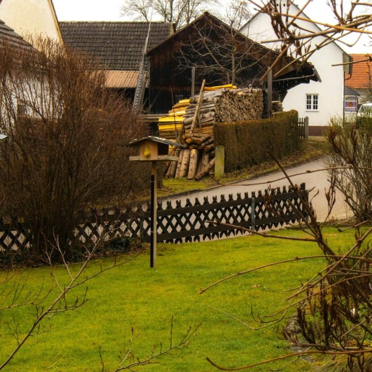 Immobilienmakler Großhabersdorf: ländliches Anwesen mit Hof und Garten