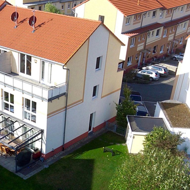 Scheidungsimmobilie verkaufen in Neuendettelsau: Wohnanlage mit Gärten aus der Luft